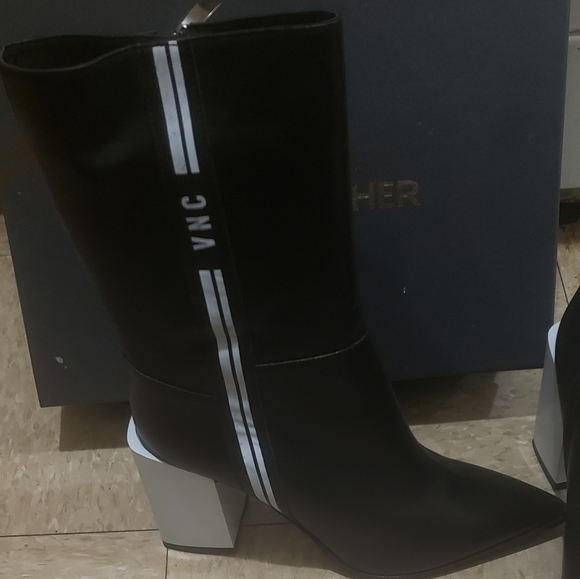 Boot - Picture 2 of 4